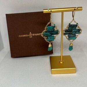 Amanda Sterett turquoise beaded earring in gold